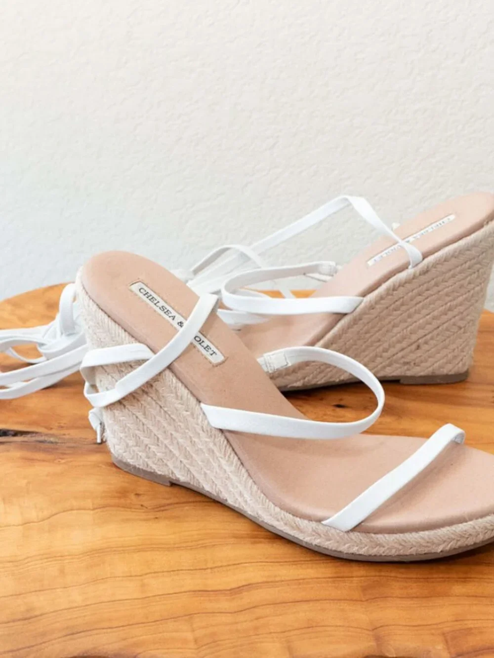 Chelsea & Violet Mariah Espadrille Wedges 8.5 White Lace Up Ankle Wrap Sandals
